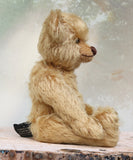 Douglas is a very sweet and friendly mohair artist teddy bear by Barbara Ann Bears, stands 11 inches/28 cm tall and is 8 inches/20 cm sitting. Douglas is a wonderful vintage traditional teddy bear we made in the early 1990s from antique gold German mohair, with felt paw pads and green glass eyes