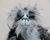 Clarence Clearwater has large, beautiful, glass eyes (with eyelids) which were coloured to match his colouring. He has a carefully embroidered nose that incorporates all of his colours and a broad, cheerful smile