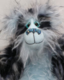 Clarence Clearwater has large, beautiful, glass eyes (with eyelids) which were coloured to match his colouring. He has a carefully embroidered nose that incorporates all of his colours and a broad, cheerful smile