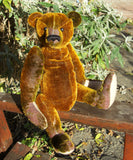 The Griffiths Bear pattern makes an elegant traditional Barbara-Ann Bear about 15.5 inches (39cm) tall.   We've used this pattern to make bears in a variety of mohairs ranging from 3mm vintage mohair to 25mm sparse, we find he works best in mohair about 15-25mm or vintage mohair. Griffiths is an old style, traditional bear