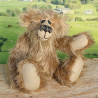 Boswell sitting and waving.
Boswell is a charming and very friendly, one of a kind, artist bear by Barbara-Ann Bears in wonderful flecked grey mohair.
Boswell stands 8 inches/20cm tall