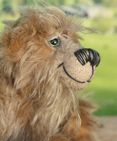 Boswell's face in profile showing his hand painted eyes, beautiful nose and sweet smile.
Boswell is a charming and very friendly, one of a kind, artist bear by Barbara-Ann Bears in wonderful flecked grey mohair.
Boswell stands 8 inches/20cm tall