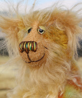 Cardamon's face. 
Cardamon is a gentle, happy teddy bear, a beautifully coloured one of a kind, hand dyed mohair artist bear by Barbara-Ann Bears
Cardamon stands 9.5 inches/24 cm tall cm tall 
