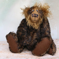Douglas Trumbletown sitting.
Douglas Trumbletown a sturdy and phlegmatic, one of a kind, mohair artist bear by Barbara-Ann Bears in wonderful brown and black tipped mohair, he stands 12.5 inches/31 cm tall