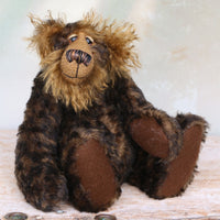 Douglas Trumbletown sitting.
Douglas Trumbletown a sturdy and phlegmatic, one of a kind, mohair artist bear by Barbara-Ann Bears in wonderful brown and black tipped mohair, he stands 12.5 inches/31 cm tall