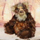 Hullabaloo is a very beary teddy bear a one of a kind, artist bear by Barbara-Ann Bears in wonderful faux fur and mohair

Hullabaloo stands 15 inches/38 cm tall 