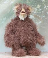 Hullabaloo standing.
Hullabaloo is a very beary teddy bear a one of a kind, artist bear by Barbara-Ann Bears in wonderful brown faux fur and blonde mohair

Hullabaloo stands 15 inches/38 cm tall 