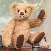 Jack is a charming, traditional one of a kind artist bear in German mohair by Barbara Ann Bears, he stands 9.5 inches/26 cm tall and is 7 inches/18 cm sitting. He was designed to be like the early bears with long arms that can touch his toes when he's sitting down he's made from gorgeous antique gold German mohair