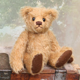 Jack is a charming, traditional one of a kind artist bear in German mohair by Barbara Ann Bears, he stands 9.5 inches/26 cm tall and is 7 inches/18 cm sitting. He was designed to be like the early bears with long arms that can touch his toes when he's sitting down he's made from gorgeous antique gold German mohair
