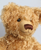 Teddington's face.
Teddington, a large, elegant and very huggable, one of a kind, classical, traditional mohair artist teddy bear made by Barbara-Ann Bears, he stands 21.5 inches (55cm) 