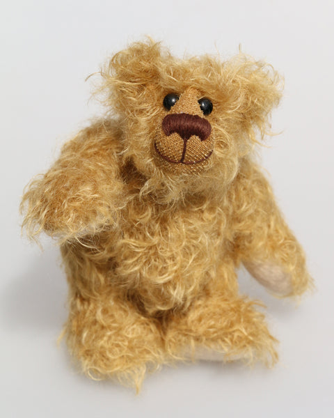 Bobbin is made from the most wonderful, wildly curly beige gold mohair, with a slightly warmer backcloth. Bobbin has beige German wool felt paw pads that blend with his mohair perfectly. 