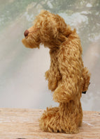 Funky Frankie is a wild and groovy guy, a veteran mohair artist bear from Barbara-Ann Bears, he stands 11 inches (28cm) tall and is 8 inches (20cm) sitting.  Funky Frankie was made in the late 1990s from beautiful English mohair, it's a rich, antique gold, gently distressed mohair and he has brown wool felt paw pads