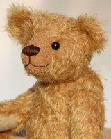 Jackson is a charming, traditional one of a kind mohair artist bear by Barbara Ann Bears, he stands 11.5 inches/29 cm tall and is 8.5 inches/22 cm sitting. Jackson is made from beautiful distressed antique gold German mohair, he has matching wool-felt paw pads and vintage boot buttons for eyes.