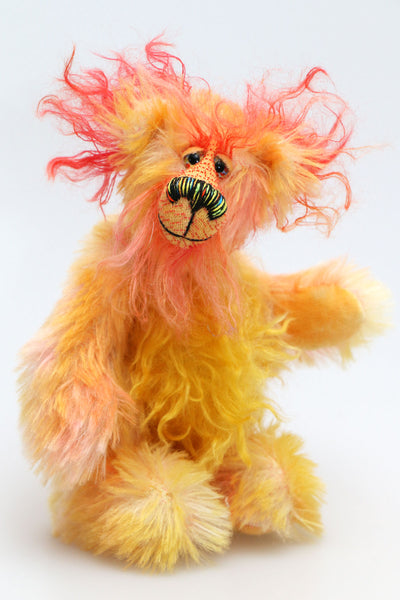 Lenny Lemoncake is a joyous celebration of colourful happiness, a one of a kind, hand dyed mohair artist bear by Barbara-Ann Bears Lenny Lemoncake is quite a little bear, he stands just 6.5 inches( 16 cm) tall and is 5.5 inches (14 cm) sitting.