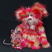 Mouski and Katchmouski are a fantastically wild and kooky, one of a kind artist mouse and cat by Barbara Ann Bears Katchmouski stands 12.5 inches( 31 cm) tall and is 11 inches (27 cm) sitting. Mouski stands just 5 inches (12.5 cm) tall and is 4 inches (10 cm) sitting, his tail is 5 inches (12.5 cm) long.