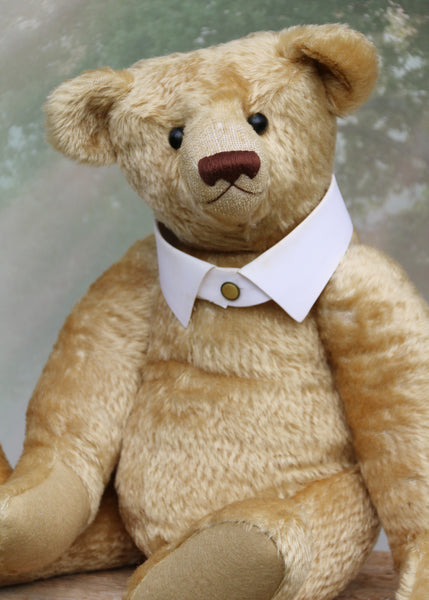 Robin is a large, traditional one of a kind, artist teddy bear in honey gold vintage mohair by Barbara Ann Bears with an Edwardian collar, he stands 21 inches (53 cm) tall and is 15 inches (39 cm) sitting. Robin is made from a beautiful vintage mohair car rug, which we think dates back to the 1920s or 30s