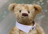 Robin has large beguiling black boot buttons for eyes, a splendid, carefully embroidered brown nose and a relaxed and demure expression.  Robin comes with an Edwardian style shirt collar which is closed with a metal stud and can be removed easily by your valet.
