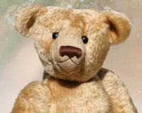 Robin is a wonderful, friendly traditional teddy bear. He has an aura of calm and serenity, he's completely unflappable, in any crisis he'll just sit and watch everyone rushing around him, of course that's what all teddy bears do, waiting for everything to calm down and it's time for a good hugging. 